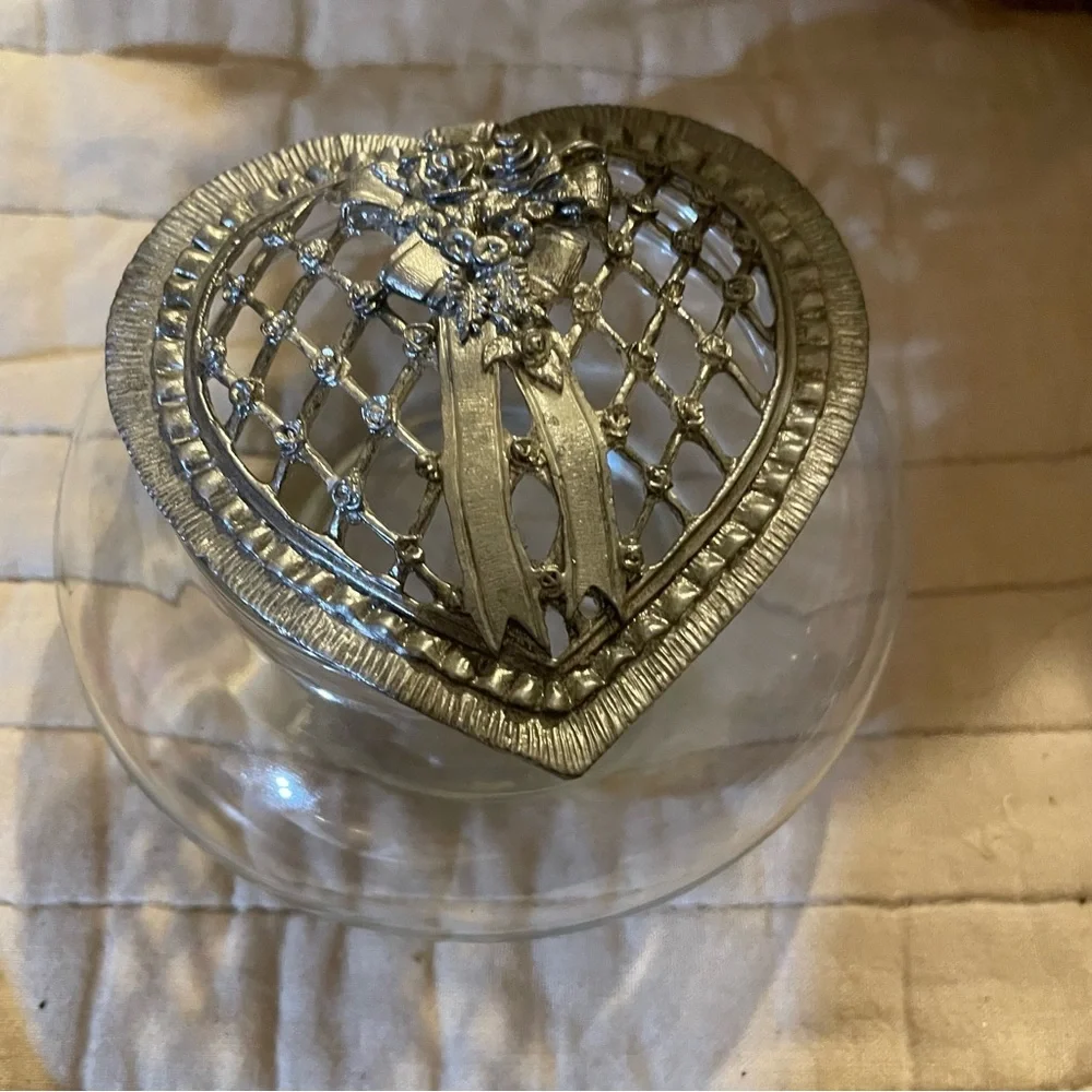 Ornate METZKE 1989 Pewter rose bouquet lattice heart shaped lid w/glass dish